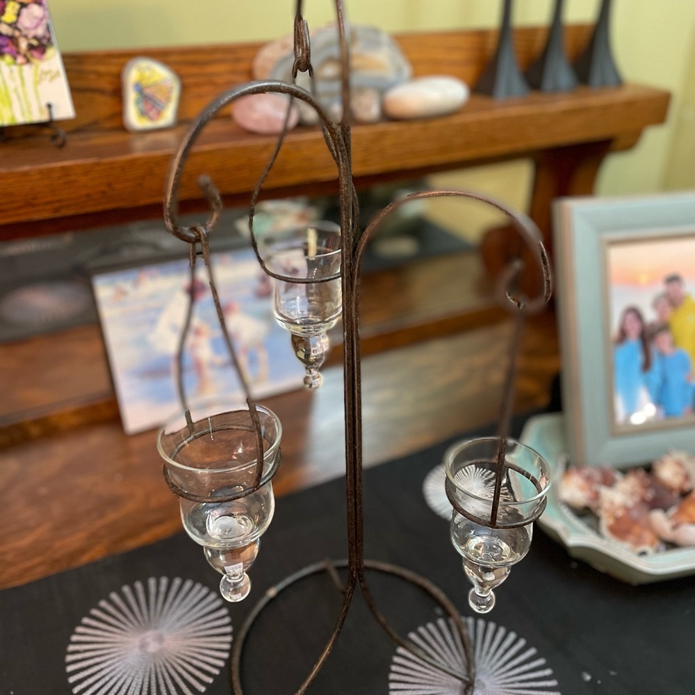 Elegant Black Metal Candle Holder - Picture 5 of 5